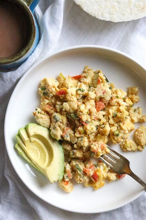 Huevos Pericos (Colombian Scrambled Eggs)