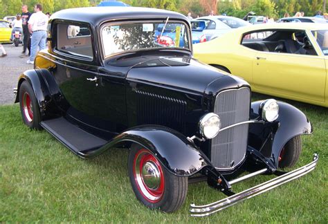 File:1932 Ford Deuce Coupe Hot Rod.jpg