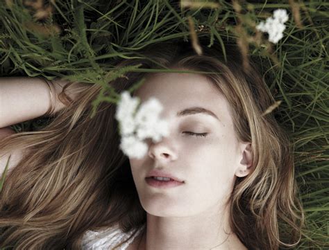 Why Daydreaming Is Productive | goop