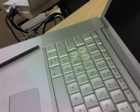 Apple fixing broken keyboards right in the store – Gravitational Pull