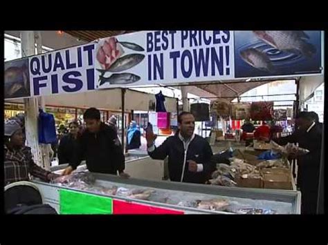 One Pound Fish man Muhammad gets hero's welcome - YouTube