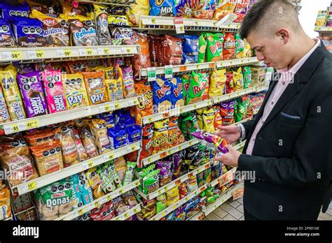 7 eleven snacks snack junk food hi-res stock photography and images - Alamy