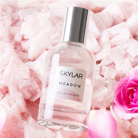 Natural Perfume: The Ultimate Guide to Choosing Non-Toxic Fragrance