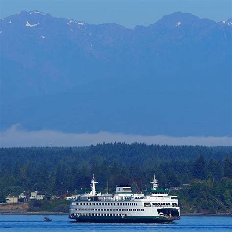 A Washington State ferry departs Kingston enroute to Edmonds - In Brief