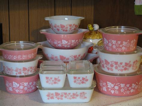 This is my dream set....! (With images) | Pink pyrex, Vintage pyrex bowls, Vintage dishware