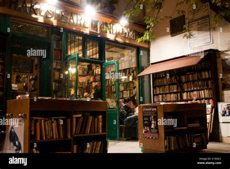 Shakespeare and Company bookstore, Paris, France Stock Photo - Alamy