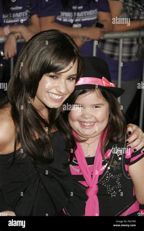 Demi Lovato, Madison De La Garza (Sister) 02/24/09 "Jonas Brothers The ...