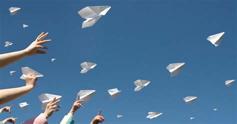 Paper Airplanes - How-Tos and Printable Templates