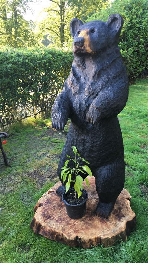 Chainsaw carved bear | Bear carving, Bear sculptures, Dremel wood carving