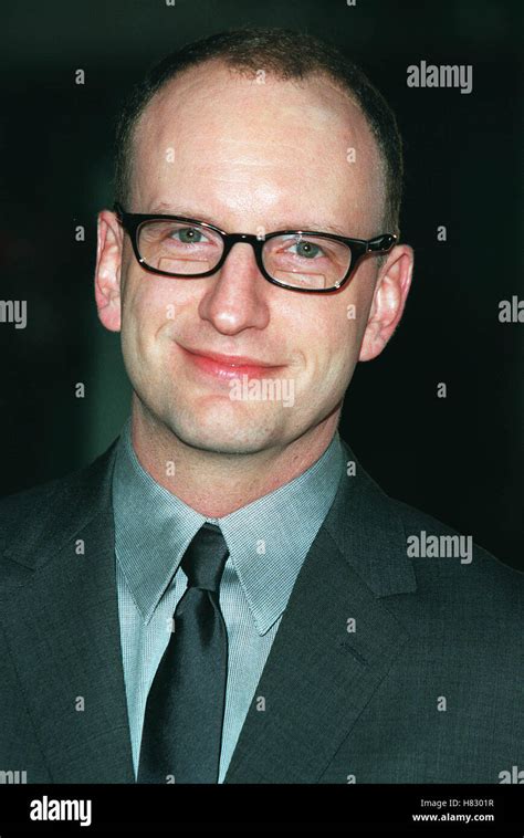 STEVEN SODERBERGH OCEAN'S ELEVEN WORLD PREMIERE WESTWOOD LOS ANGELES ...