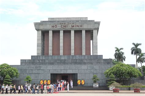 visitors queue up to visit Ho Chi Minh Mausoleum - Scooter Saigon Tours