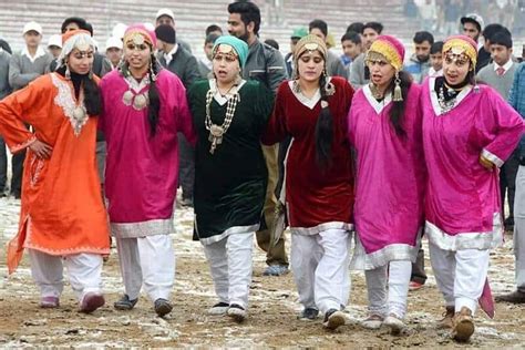 Popular Folk Dances of Jammu & Kashmir - Tusk Travel Blog