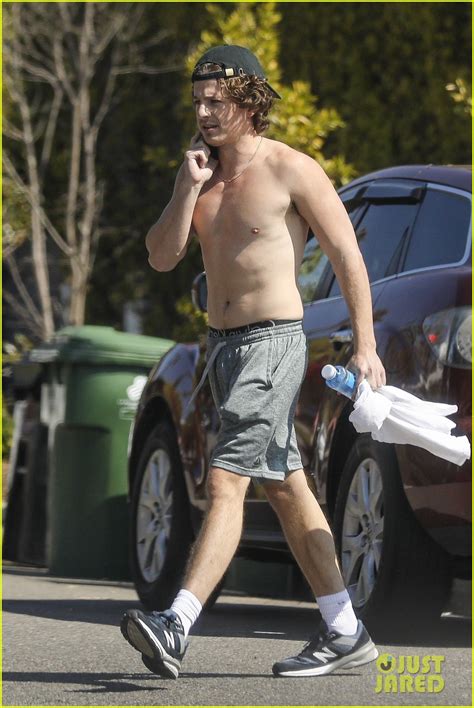 Charlie Puth Puts His Buff Body on Display After His Workout: Photo 4534040 | Shirtless Photos ...