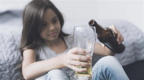 Parents, beware! Letting kids taste alcohol can increase drinking related risks later | Health ...