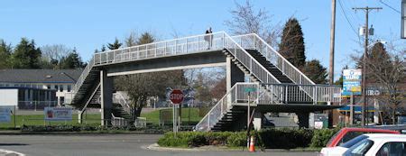 word request - Should I call it a pedestrian overpass or pedestrian footbridge? - English ...