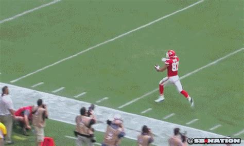 Travis Kelce celebrates TD with perfect wind up punch - SBNation.com