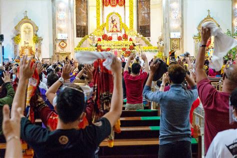 Black Nazarene feast draws nearly 300k devotees in Quiapo Church ...