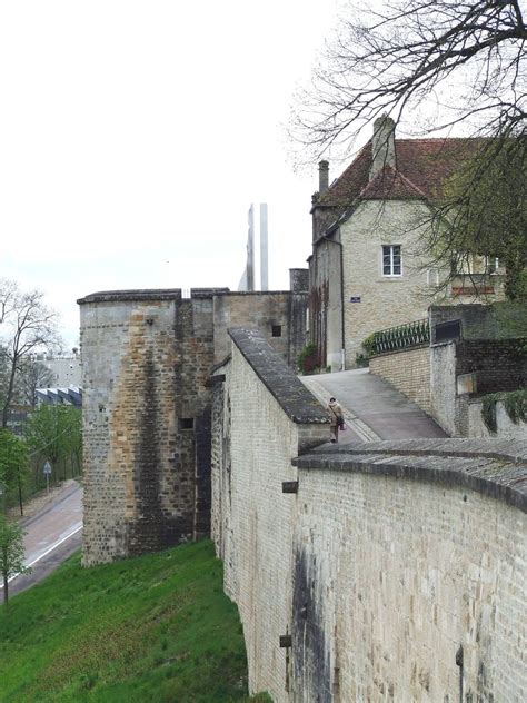 Structurae [en]: Langres City Walls