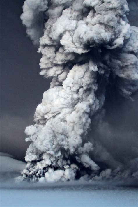 Iceland's Grimsvotn Volcano Erupts | Time