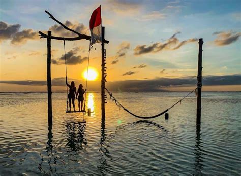 Sunset at Gili Trawangan - Mad Monkey Hostels