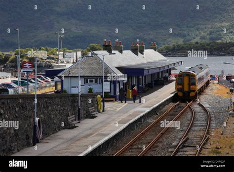 Kyle of lochalsh railway station hi-res stock photography and images ...