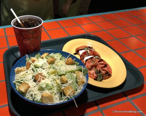 Review! NEW Pizzafari Family-Style Dining in Disney World's Animal Kingdom | the disney food blog