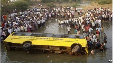 India bus crash kills at least 16 school children - BBC News