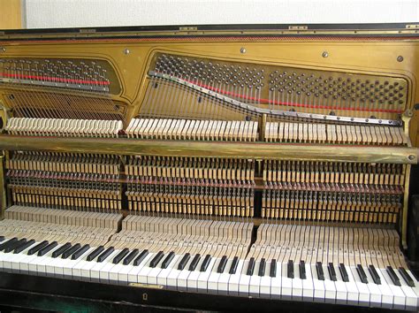 File:Upright piano inside.jpg - Wikimedia Commons