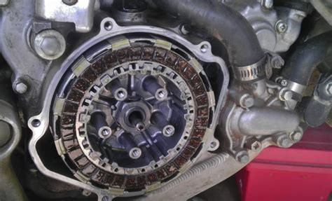 Motorcycle Clutch Problems Symptoms: Troubleshooting Guide