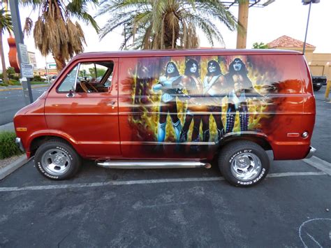 VAN GRAVEYARD: The KISS VAN LIVE!!