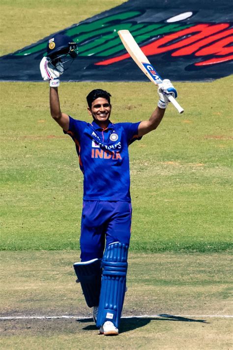 Shubman Gill gets a hug from Sanju Samson after getting to his century | ESPNcricinfo.com