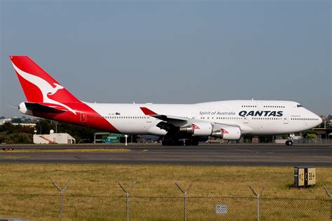 Qantas to retire 747 fleet immediately and lay off 6000 employees ...