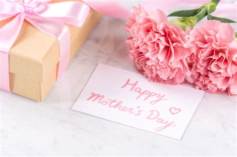 Las Vegas restaurants prepare for Mother's Day.