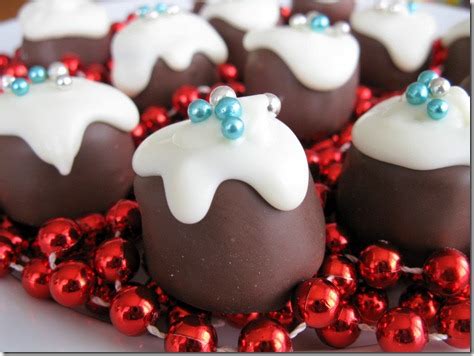 Baking Makes Things Better: Mini Chocolate Christmas Puddings