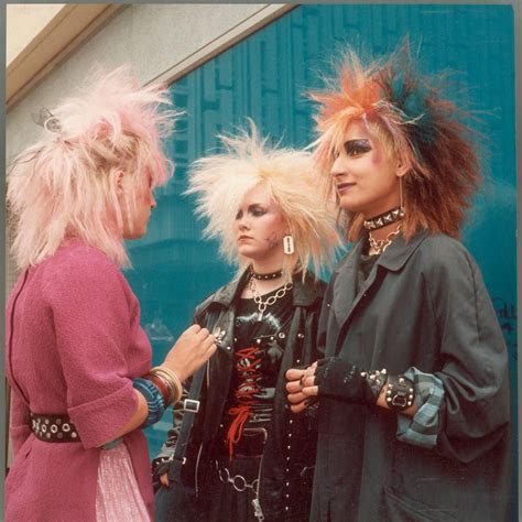 crestas, chupas de cuero y revolución social: el punk cumple cuarenta años | Moda punk de los ...