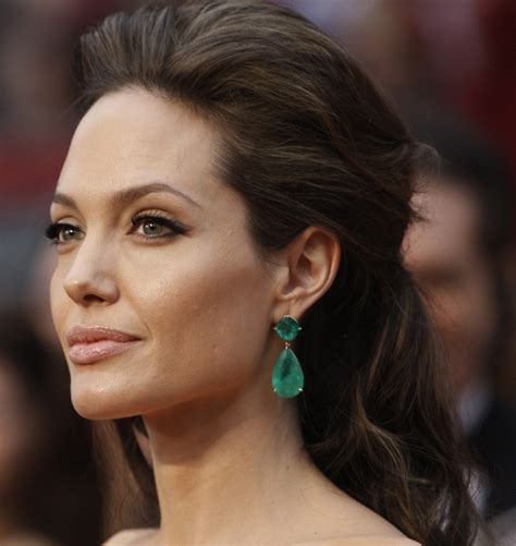 Angelina jolie emerald earrings |Hollywood Makeup