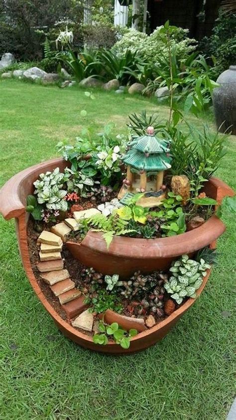 Stunning Garden Decoration Ideas 01 - MAGZHOUSE