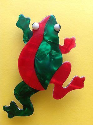 Red and green Machine Age, Plastic Jewelry, Art Deco Jewelry, French Artists, Cds, Frog ...