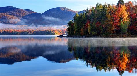 Morning autumn in the Green Mountain National Forest in Vermont, New ...