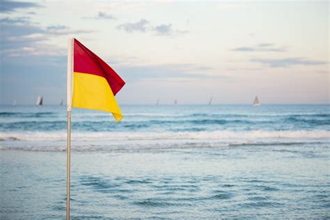 Images Gratuites : ciel, mer, océan, plage, eau, horizon, drapeau rouge, vacances, côte, été ...