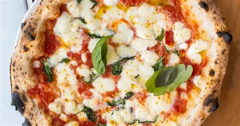 Naples Pizza Guide - 11 Pizzerias Not To Miss