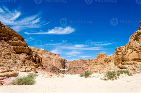 Rocky desert landscape 2199046 Stock Photo at Vecteezy