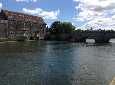 epw014429 ENGLAND (1925). Huntingdon Bridge, Bridge Place and Adelaide Terrace, Godmanchester ...