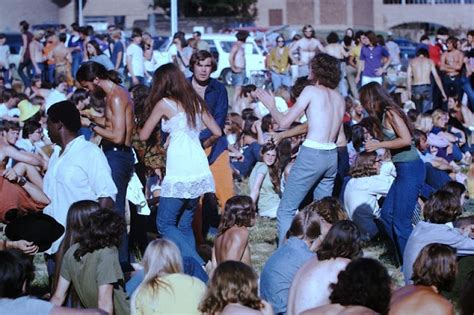 30 Found Photos That Defined the Hippie Lifestyle | Vintage News Daily