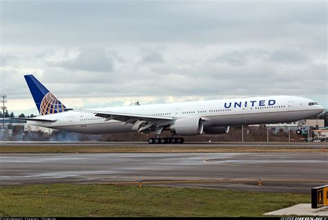 Boeing 777-300/ER - United Airlines | Aviation Photo #4122249 | Airliners.net