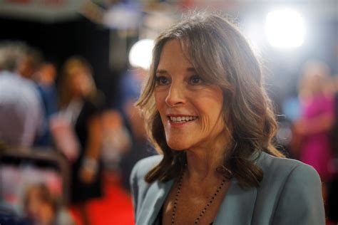 Democrat Marianne Williamson announces 2024 presidential run | PBS News