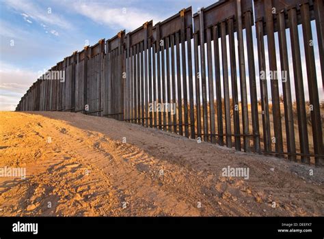 United States border fence, US/Mexico border, east of Nogales, Arizona ...