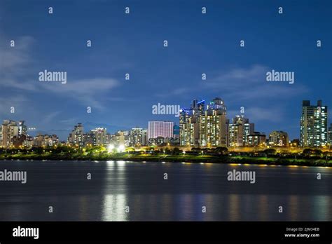 Night view of the Han River in Seoul Stock Photo - Alamy