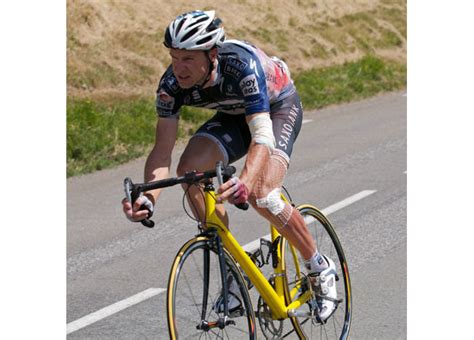 bike junkie: Jens Voigt is tougher than you!