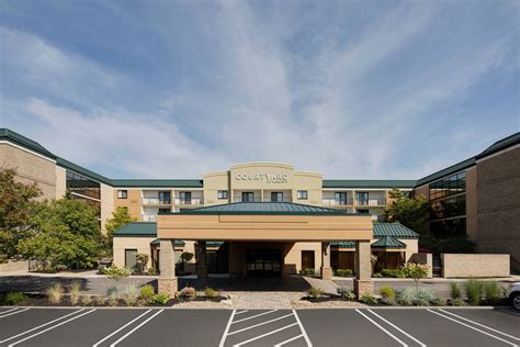 Cleveland, Ohio, Hotel with Indoor Pool | Courtyard Cleveland Beachwood